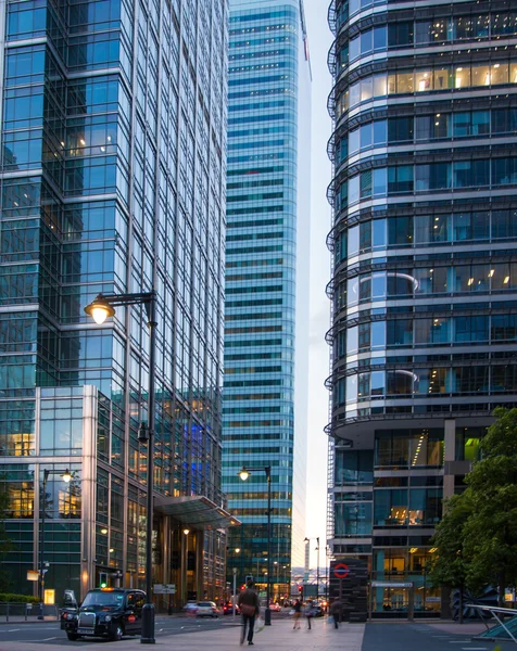 LONDON, UK - May 18, 2015: Banking headqquaters in Canary Wharf. Office building at sunset — Stock Photo, Image