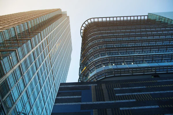 LONDON, UK - May 18, 2015: Banking headqquaters in Canary Wharf. Office building at sunset — Stock Photo, Image