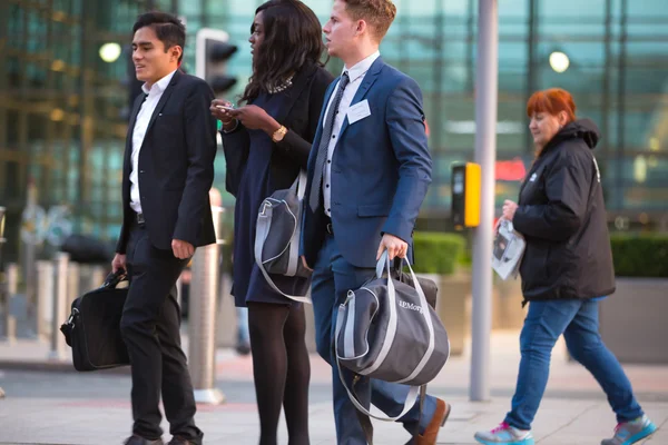 London, People walking on the street — Stock Photo, Image