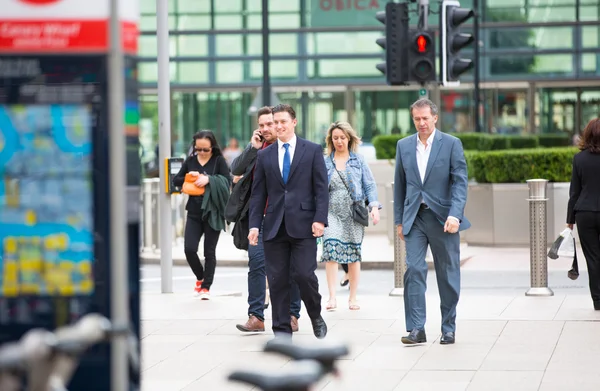 London, People walking on the street — Stock Photo, Image