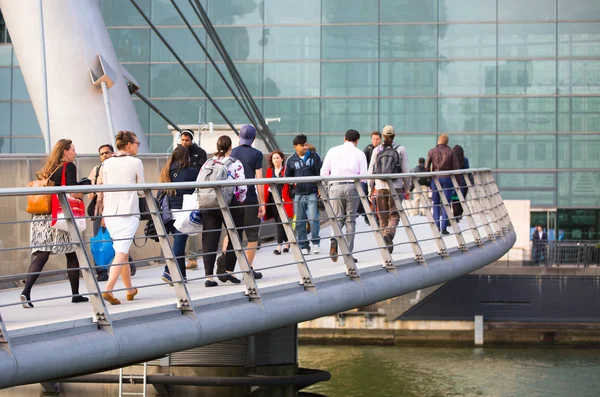 Londra, La gente che cammina per strada — Foto Stock