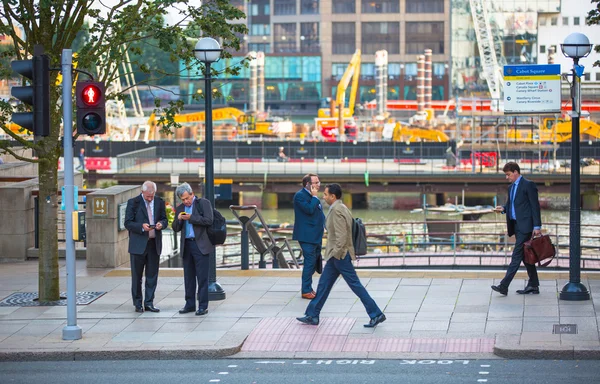 Londra, La gente che cammina per strada — Foto Stock