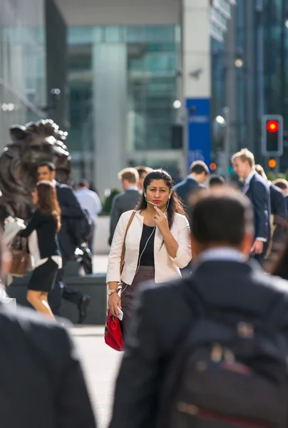 Londres, Gente caminando por la calle — Foto de Stock