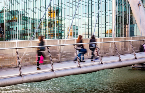 Londra, insanlar sokaklarda yürürken, insanlar — Stok fotoğraf