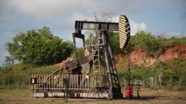 Mata de Sao Joao, Bahia / Brezilya - Kasım 2020: Petrobras 'ın Mata de Sao Joao şehrinde petrol arama makinesi görüldü..