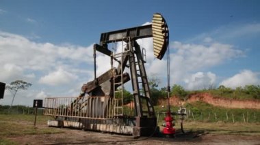 Mata de Sao Joao, Bahia / Brezilya - Kasım 2020: Petrobras 'ın Mata de Sao Joao şehrinde petrol arama makinesi görüldü..