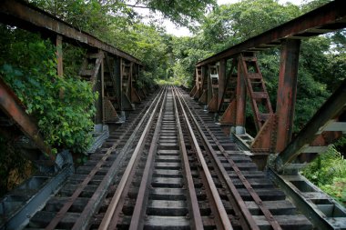 Mata de sao joao, Bahia / Brezilya - 9 Kasım 2020: Mata de Sao Joao şehrindeki demiryolu köprüsü.