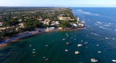 Mata de sao joao, Bahia / Brezilya - 2 Ekim 2020: Mata de Sao Joao belediyesinin Praia do Forte bölgesinin havadan görünüşü.
