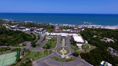 Mata de Sao Joao, Bahia / Brezilya - 2 Ekim 2020: Mata de Sao Joao şehrinin kıyılarındaki Costa do Sauipe Otel kompleksinin havadan görünüşü.