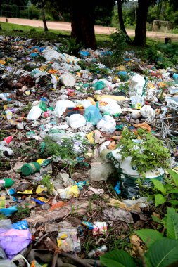 Mata de Sao Joao, Bahia / Brezilya - 4 Kasım 2020: Mata de Sao Joao şehrinde Amado Bahia bölgesinde düzensiz atık depolama alanı.