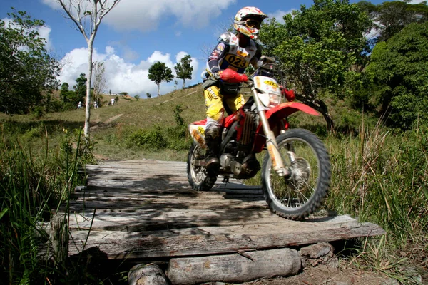 Porto Seguro Bahia Brasilien April 2008 Motorradfahrer Beim Motocross Enduro — Stockfoto