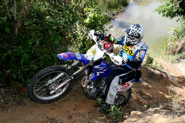 Porto Seguro Bahia Brasilien April 2008 Motorradfahrer Beim Motocross Enduro — Stockfoto