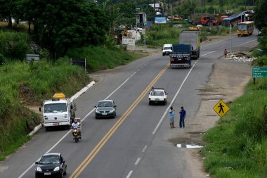 Itabuna, Bahia, Brezilya - 14 Şubat 2012: Güney Bahia 'daki Itabuna şehrindeki BR 101 karayolu manzarası.