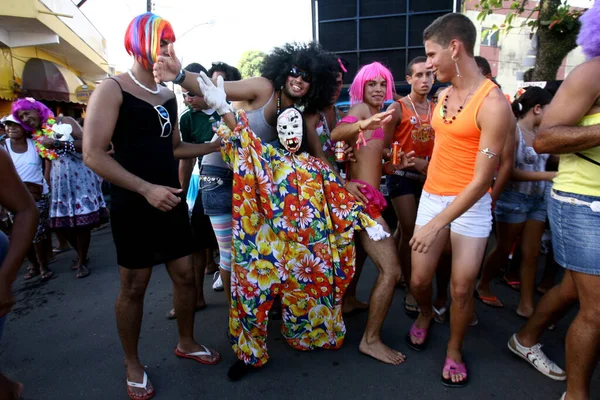 Ilheus Bahia Brazílie Února 2012 Karnevalový Blok Složený Mužů Oblečených — Stock fotografie
