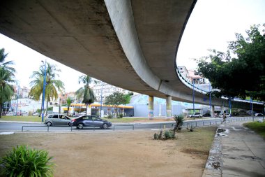 Salvador, Bahia Brezilya - 4 Aralık 2020: Salvador 'daki Dique de Tororo' daki Romulo Almeiado viyadüklerinin manzarası.
