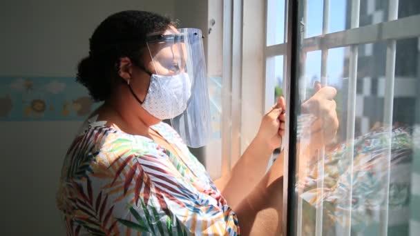 Salvador Bahia Brasil Diciembre 2020 Mujer Con Protector Facial Acrílico — Vídeos de Stock