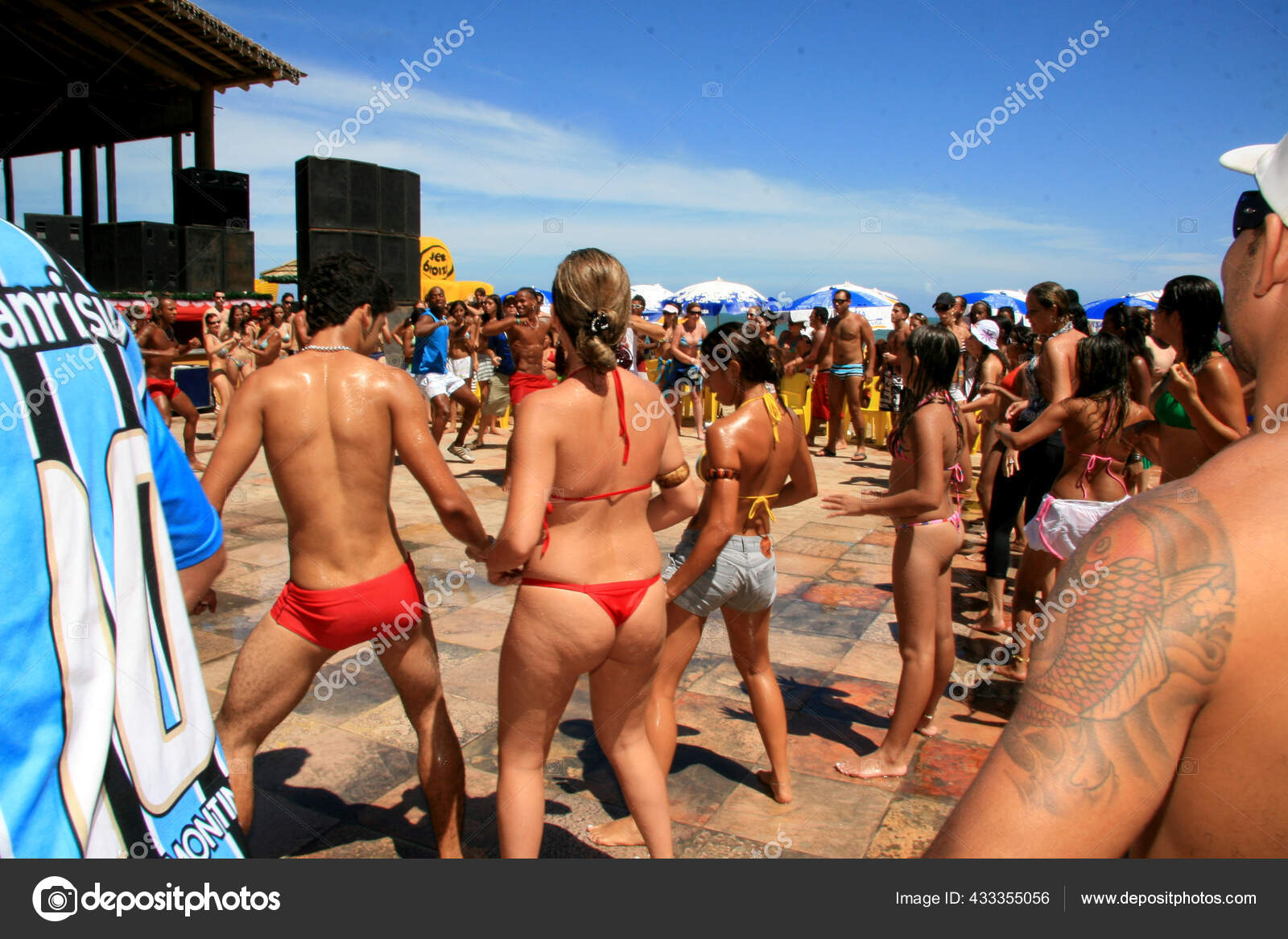 Porto Seguro Bahia Brazil December 2008 People Seen Party Beach – Stock  Editorial Photo © joasouza #433355056
