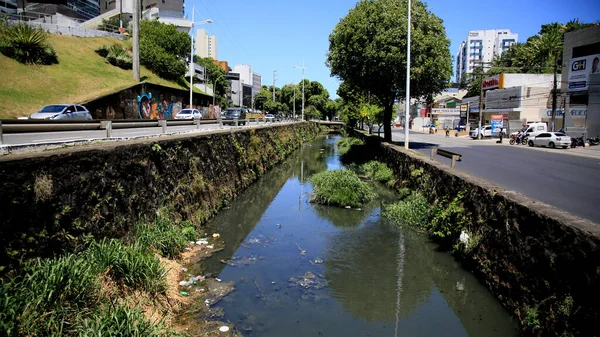 Salvador Bahia Brasil Dezembro 2020 Canal Esgoto Aberto Visto Região — Fotografia de Stock