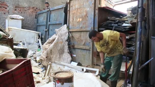Salvador Bahia Brasile Dicembre 2020 Lavoratore Viene Visto Separare Materiale — Video Stock