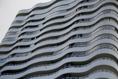 Salvador, Bahia, Brezilya - 14 Aralık 2020: Salvador 'daki Barra semtindeki konut binasının manzarası. * * * Yerel altyazı * *