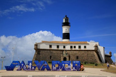 Salvador, Bahia, Brezilya - 14 Aralık 2020: Salvador 'daki Santo Antonio kalesinin manzarası, daha çok Farol da Barra olarak bilinir. * * * Yerel altyazı * *