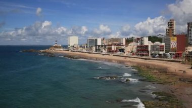 Salvador, Bahia, Brezilya - 14 Aralık 2020: Salvador 'da Farol da Barra olarak bilinen Santo Antonio kalesinin manzarası. 