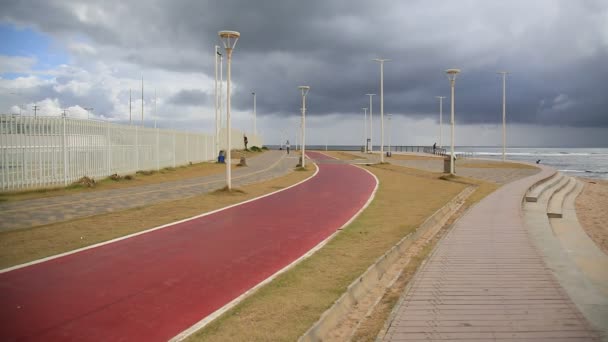 ブラジル バイーア州サラドール2020年12月18日 サルバドール市内のピトゥバ地区での自転車道の眺め — ストック動画