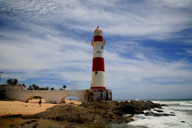 Salvador, Bahia, Brezilya - 21 Aralık 2020: Salvador 'daki Itapua deniz feneri manzarası. * * * Yerel altyazı * *