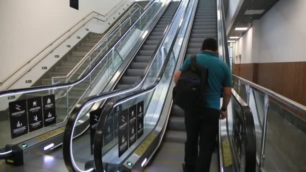 Salvador Bahia Brasilien Dezember 2020 Person Benutzt Rolltreppe Flughafen Der — Stockvideo