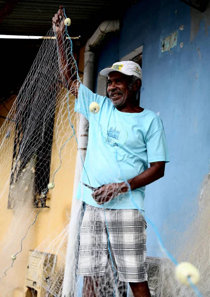 Mata de sao joao, bahia, brazil - october 1, 2020: fisherman is seen repairing fishing net in the city of Mata de Sao Joao. *** Local Caption *** — Stock Image Mata Sao Joao Bahia Brazil October 2020 Fisherman Seen Repairing Royalty Free Stock Photos