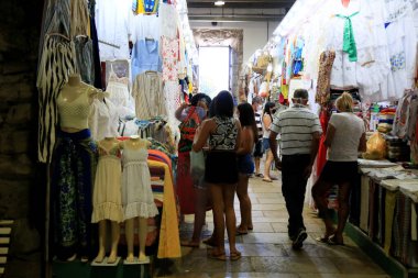 Salvador, Bahia, Brezilya - 28 Aralık 2020: Mercado Medolo, Salvador 'da turist hareketi. * * * Yerel altyazı * *