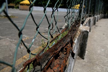 Salvador, Bahia, Brezilya - 30 Aralık 2020: Pas, Salvador 'daki Detran karargahında bir koruma ağında görüldü..