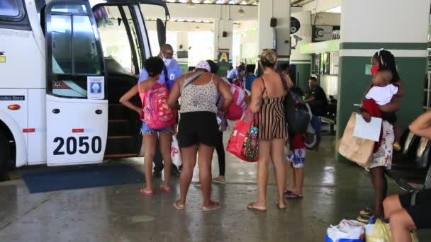Salvador Bahia Brazil December 2020 Passengers Seen While Boarding Intercity — Stock Video