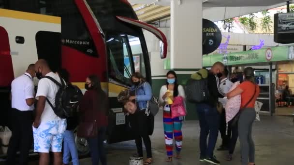 Salvador Bahia Brazil December 2020 Passengers Seen While Boarding Intercity — стоковое видео