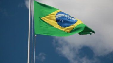 Salvador, Bahia, Brezilya - 30 Aralık 2020: Salvador otobüs durağında Brezilya bayrağı görülüyor..