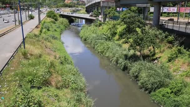 Salvador Bahia Brazília December 2020 Szennyvízcsatorna Camurujipe Folyó Látható Város — Stock videók