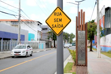 Salvador, Bahia, Brezilya 4 Ocak 2021 trafik levhası Salvador 'da çıkmaz sokak olduğunu gösteriyor. * * * Yerel altyazı * *