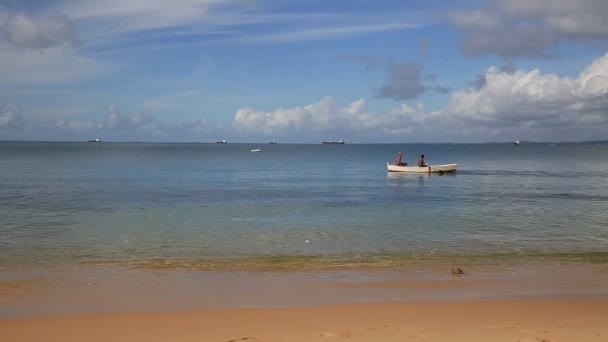 ブラジルのバイーア州サルヴァドール 2021年1月4日 サルバドール市のバイア トスサントスのカンタ ビーチの眺め — ストック動画