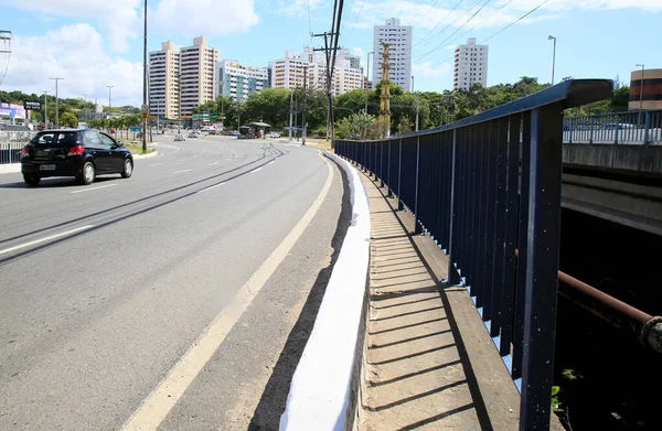 Salvador Bahia Brasil Enero 2021 Barandilla Puente Transistor Vehículos Ciudad — Foto de Stock