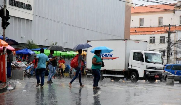 Salvador Bahia Brésil Janvier 2021 Personnes Utilisant Parapluie Pendant Pluie — Photo