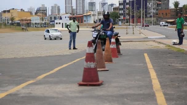 Salvador Bahia Brazil Ιανουάριος 2021 Φοιτητής Οδήγησης Σχολείο Φαίνεται Κατά — Αρχείο Βίντεο