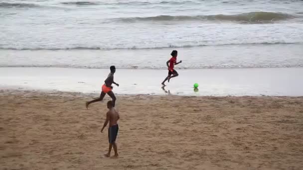 Salvador Bahia Brazil January 2021 People Seen Playing Football Ondina — стоковое видео