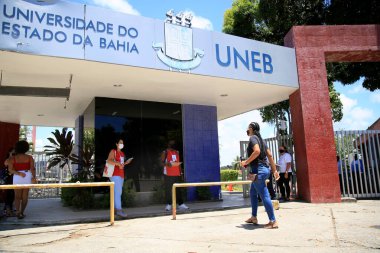 Salvador, Bahia, Brezilya - 17 Ocak 2021: Ulusal Lise Sınav Adayları - Enem, Salvador şehrinde sınava girmek için Eyalet Üniversitesi - Uneb.