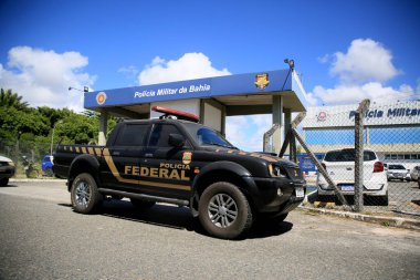 Salvador, Bahia, Brezilya - 18 Ocak 2021: Federal Polis aracı, Salvador 'daki Grupamento Aareo da Bahia Graer karargahında korona virüsü aşısının Bahia eyaletindeki dağıtımını izlemek için görüldü..