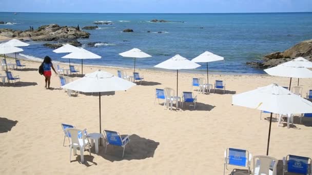 Salvador Bahia Brazil January 2021 Sombreros Seen Sand Itapua Beach — Stock Video