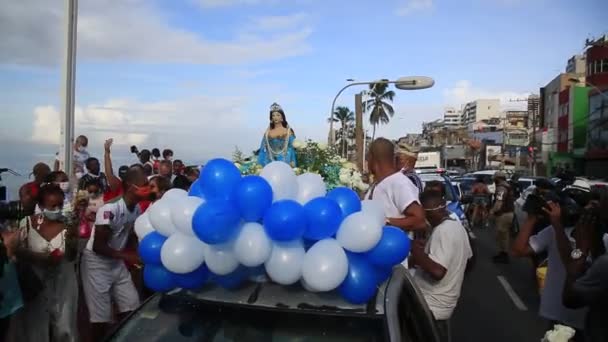 2021年2月2日 在萨尔瓦多的里约维尔梅略海滩 在向Orisha Yemanja送礼的过程中 看到了坎多布尔宗教的成员 — 图库视频影像
