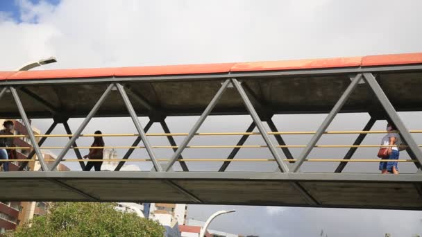 Salvador Bahia Brazílie Fereiro 2021 Pěší Stezka Podél Silničního Provozu — Stock video