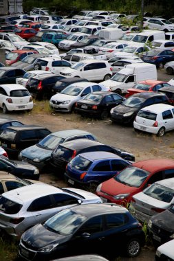 Salvador, Bahia, Brezilya - 23 Şubat 2021: Salvador 'da Detran' ın el koyduğu araçlar.