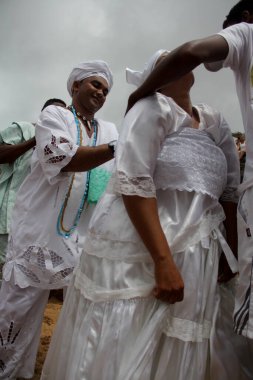 Salvador, Bahia, Brezilya - 2 Şubat 2014: Salvador şehrinde Yemanja onuruna düzenlenen bir partiye katılır..