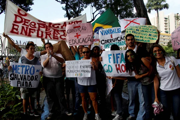 Salvador Bahia Brasil Junho 2013 Manifestantes Protestam Contra Chegada Dos — Fotografia de Stock